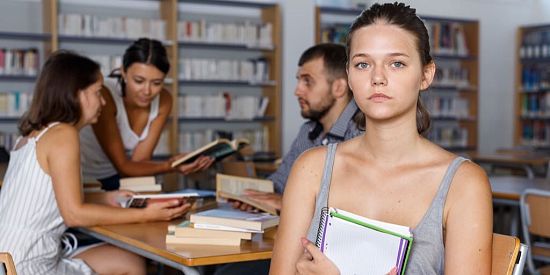 Asvis La Violenza Sulle Donne Va Combattuta A Partire Dai Banchi Di Scuola