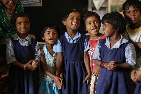 Save the children: sono 10 milioni i bambini che rischiano di non tornare a scuola dopo il Covid