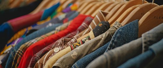 Cresce la moda usata, dal 2026 stop alla distruzione degli invenduti