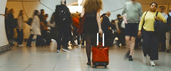 Giovani, per otto italiani su dieci le opportunità migliori sono all’estero