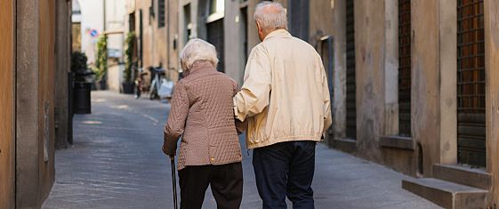 Sempre più anziani e lavoratori tra i nuovi volti della povertà in Italia