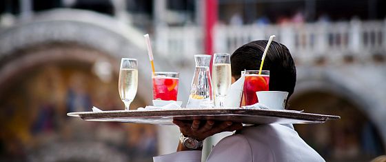 Festa del lavoro 2025. Italiani più poveri: i salari reali crollano, peggior dato tra i Paesi G20