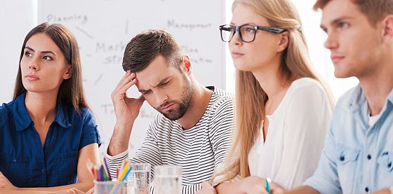 Giovani, il divario cresce: lavoro, pensioni e debito frenano il futuro