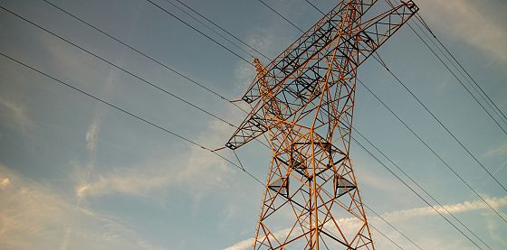 L’era dell’elettricità secondo l’Iea: tra nuove vulnerabilità e competizione globale