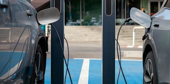 Caro petrolio, con le auto elettriche risparmiati 20 miliardi di dollari in sei mesi 