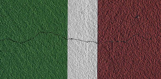 Disuguaglianze record e democrazia sotto pressione: l’Italia sempre più divisa