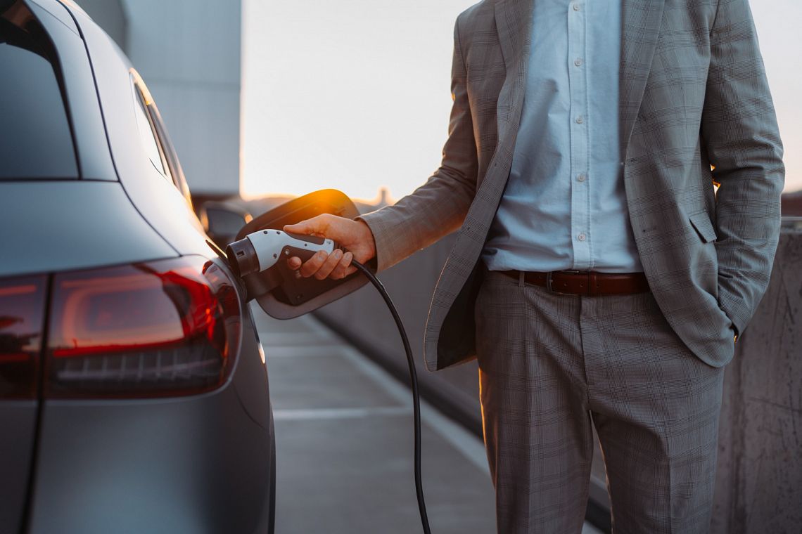 Iea: entro il 2030 attesa la parità dei prezzi fra auto elettriche e a benzina