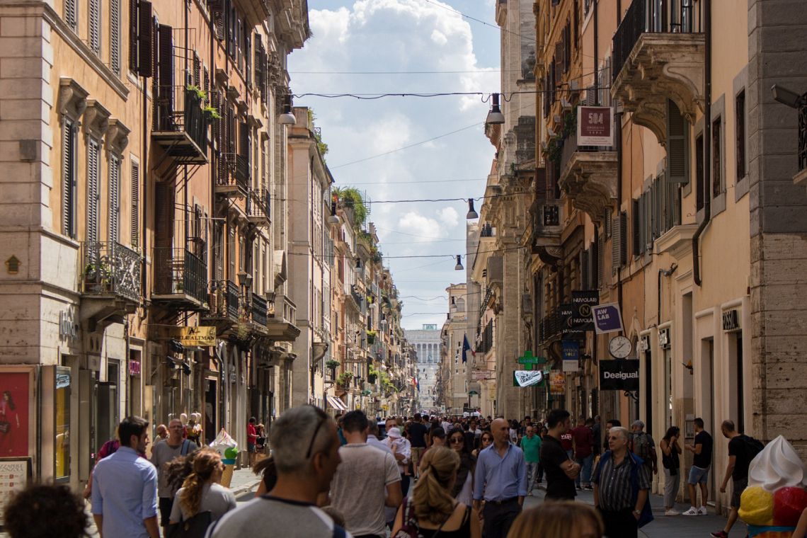 Italia in crescita ma più povera: lavoro a basso reddito e squilibri regionali 