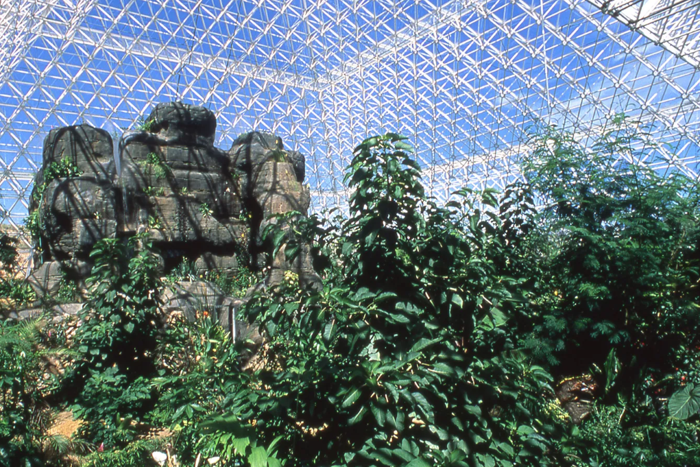 Overshoot Day: il consumo sfrenato di risorse ci riporta all’esperimento Biosfera 2