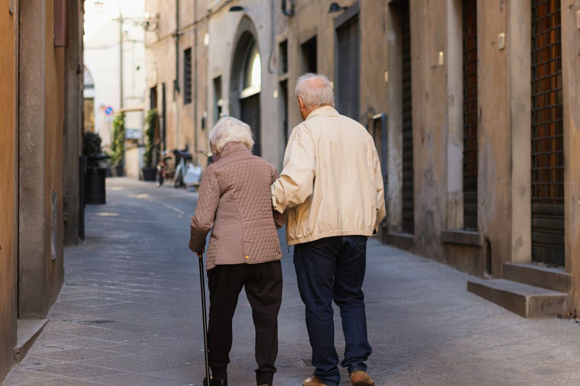 Sempre più anziani e lavoratori tra i nuovi volti della povertà in Italia