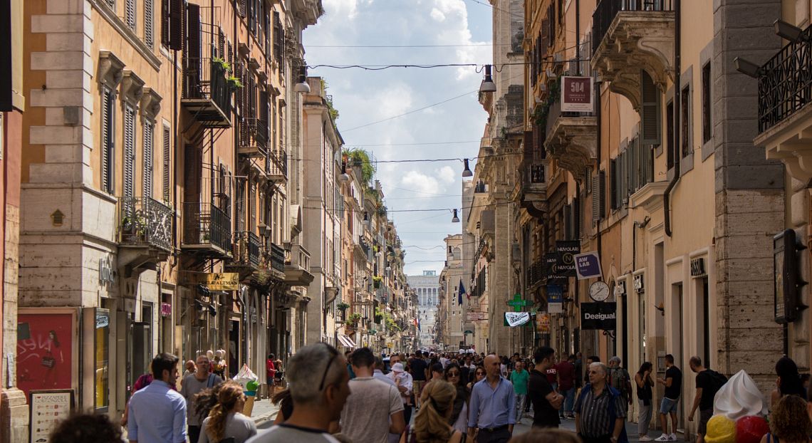 Italia in crescita ma più povera: lavoro a basso reddito e squilibri regionali 