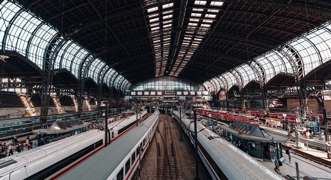 Voli più economici dei treni: un paradosso secondo Greenpeace