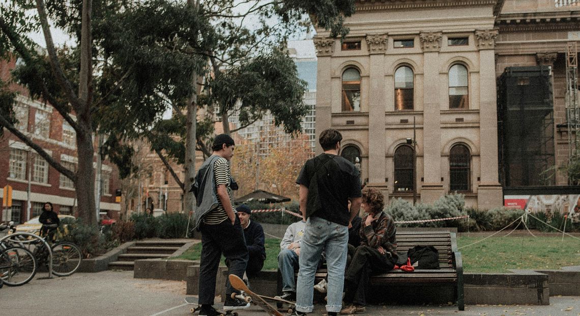 Futuro incerto per un/una adolescente su tre; in periferia pessimismo al 43%