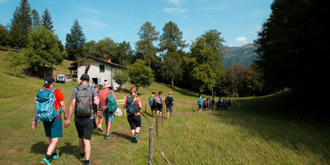 Dieci passi sostenibili per camminare in montagna: un decalogo per tutte e tutti