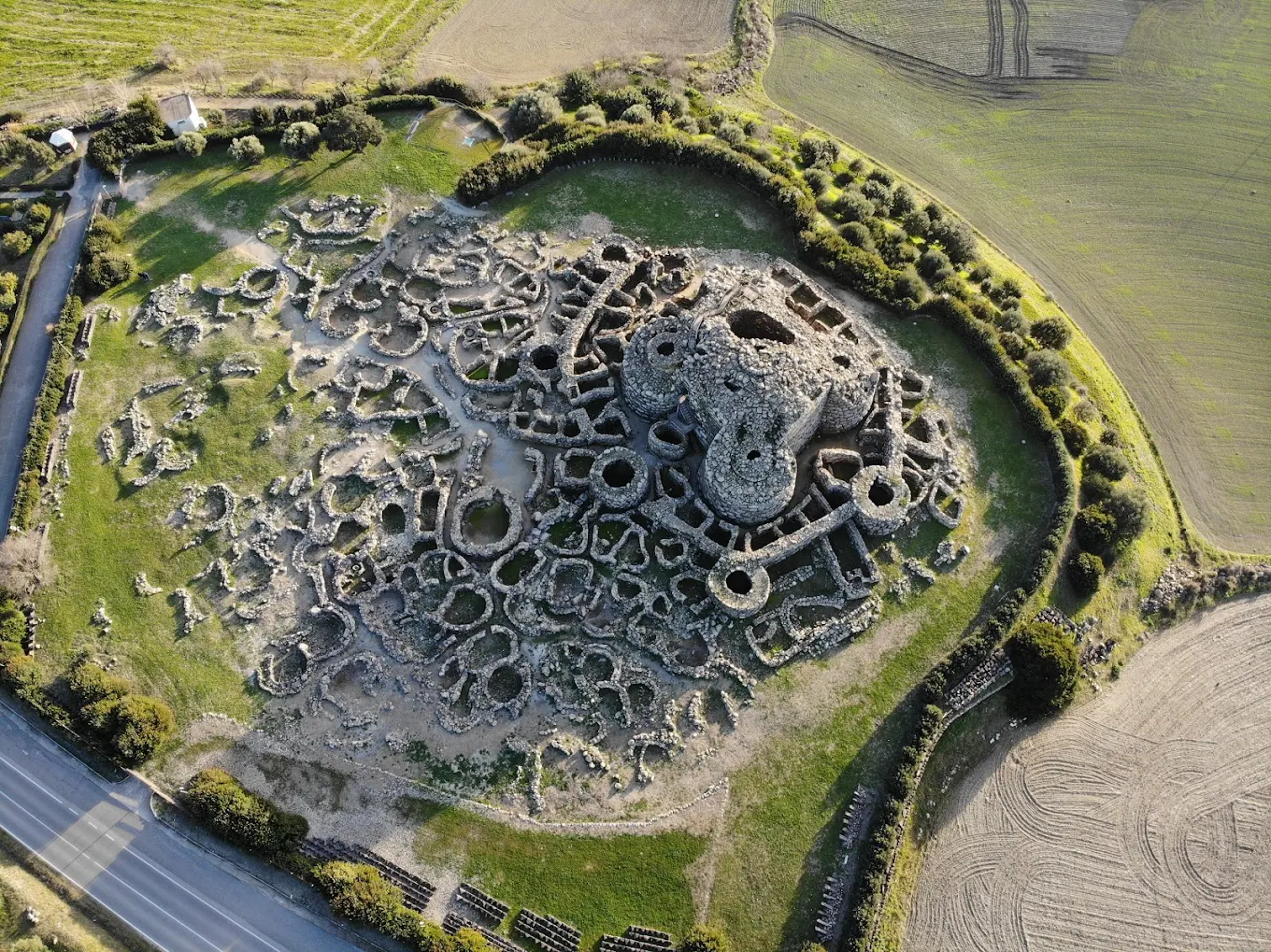 #UNESCOSOSTENIBILE <br>Su Nuraxi di Barumini: un caso di studio sul rapporto con la transizione energetica