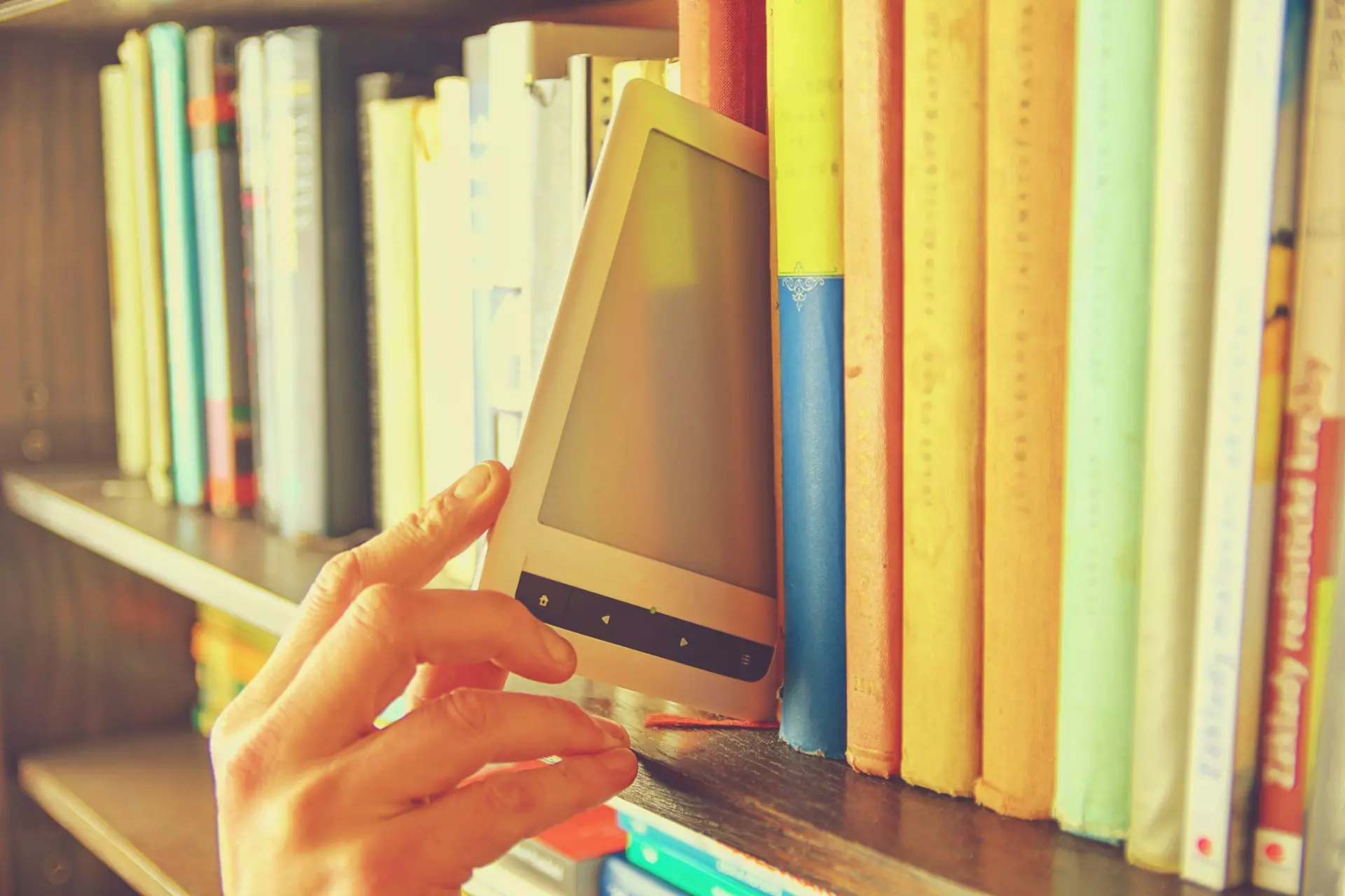FOCUS. Libri ed e-book sono destinati a coesistere ma si diversificherà l’approccio alla lettura